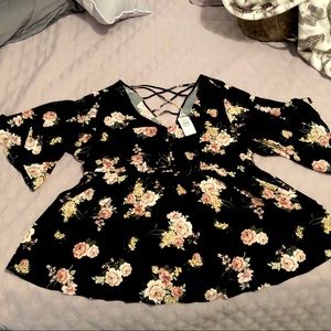 NWT BEAUTIFUL TORRID LOOSE SLEEVE FLORAL BLOUSE